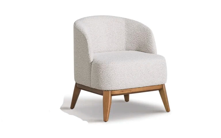 Poltrona compacta em madeira de eucalipto com design contemporâneo